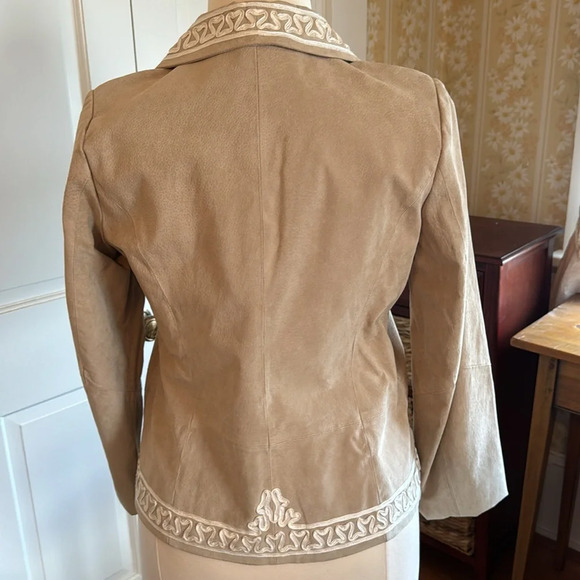 ❤️ On Trend Bradley Bayou SUEDE blazer with beautiful trim work ❤️ - Picture 3 of 9